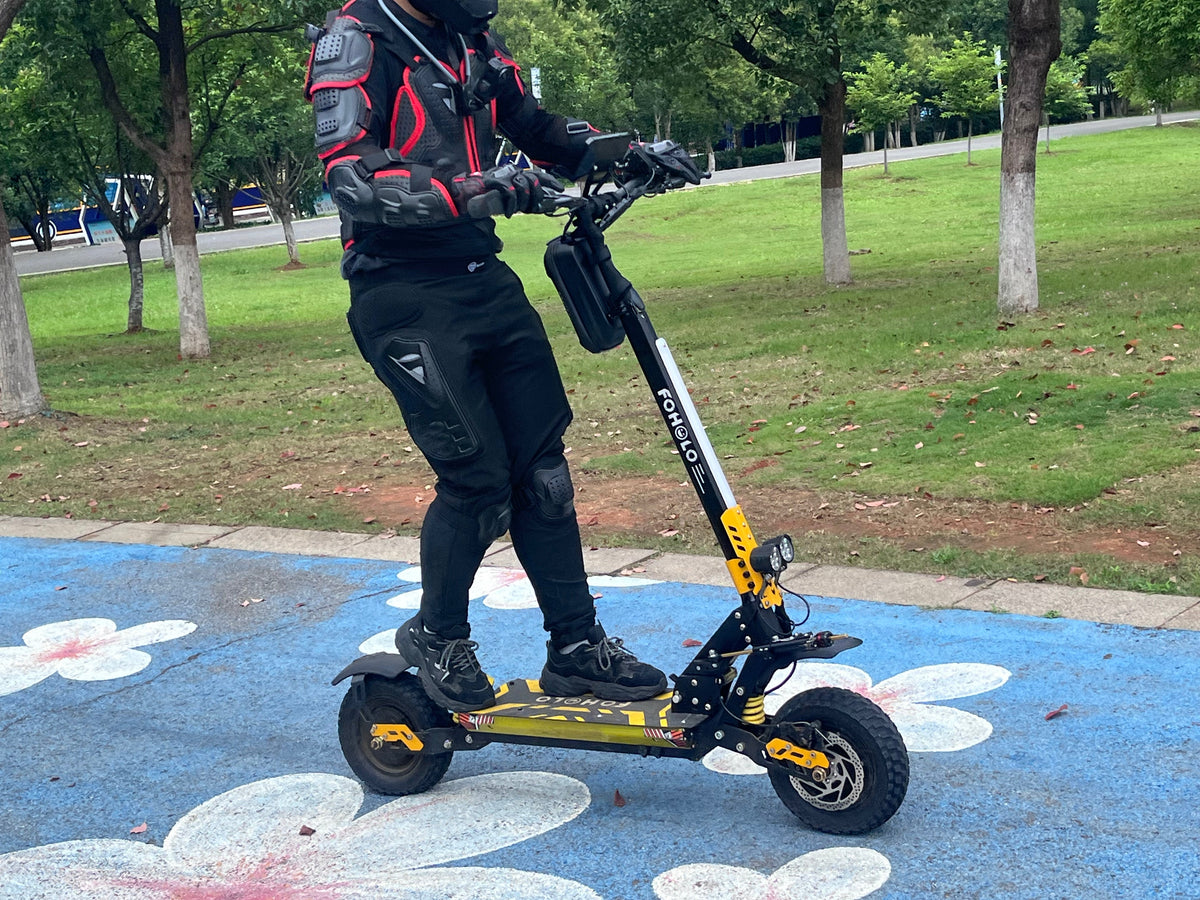 6 Things to Know About Riding E-Scooters in Toronto (2026 Guide)